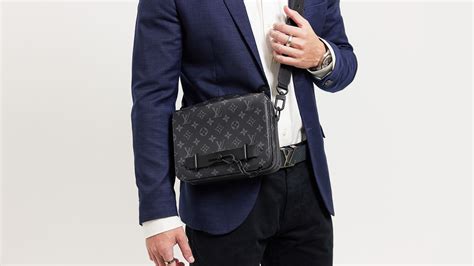 lv pouches men thai.